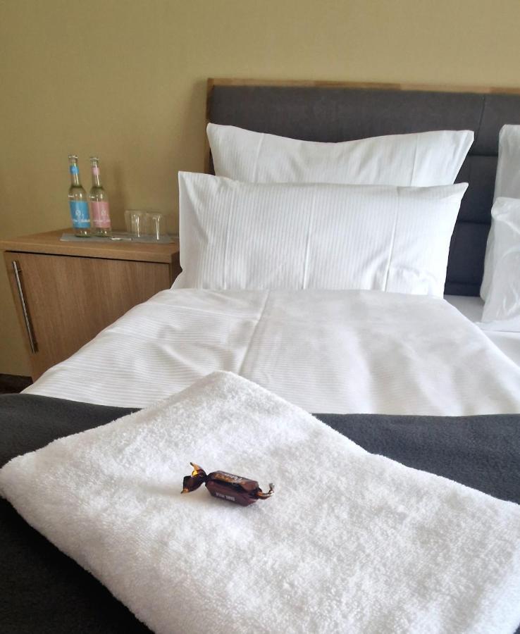 Hotel Rhin Inn Fehrbellin Buitenkant foto