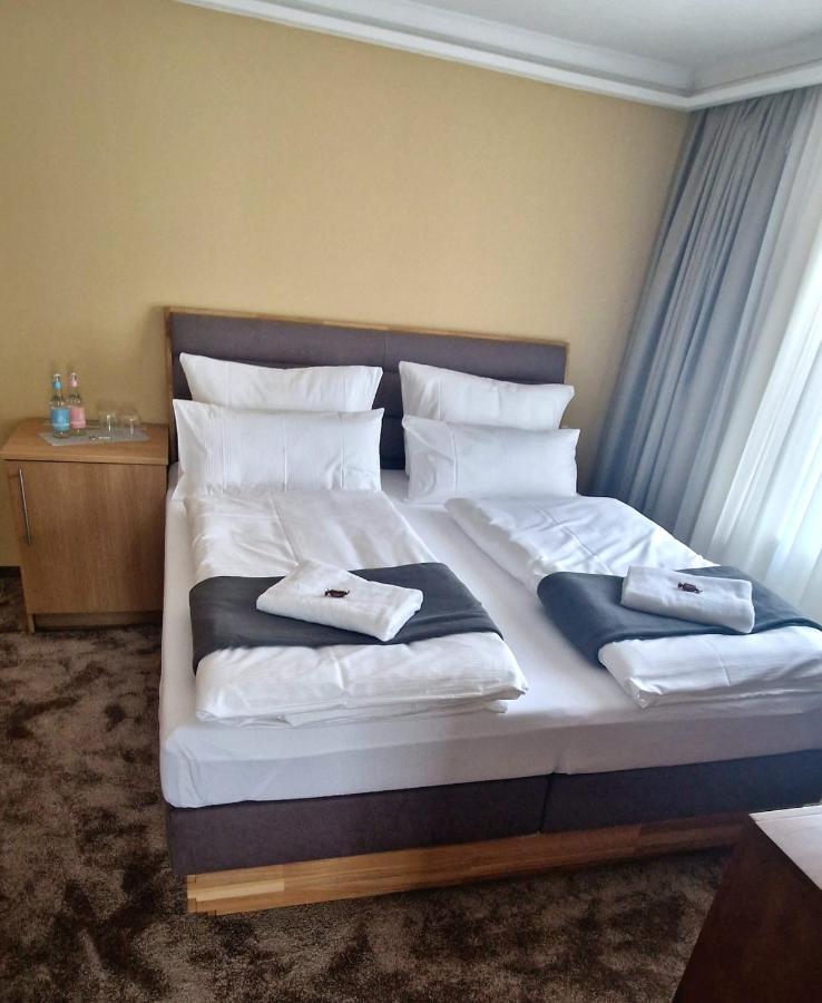 Hotel Rhin Inn Fehrbellin Buitenkant foto