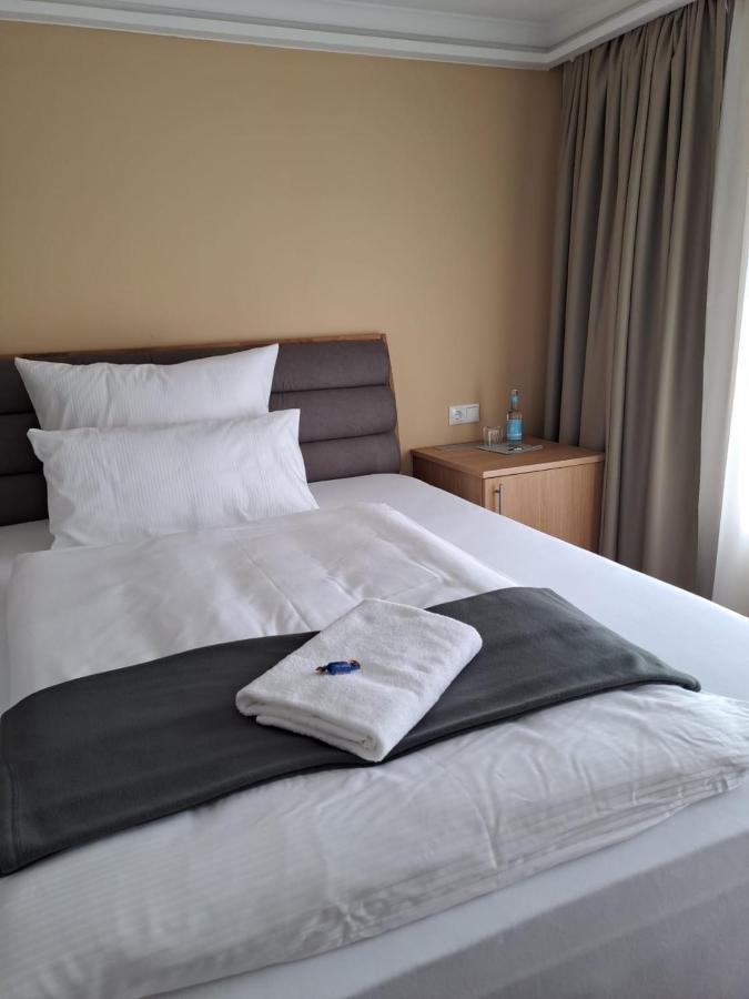 Hotel Rhin Inn Fehrbellin Buitenkant foto